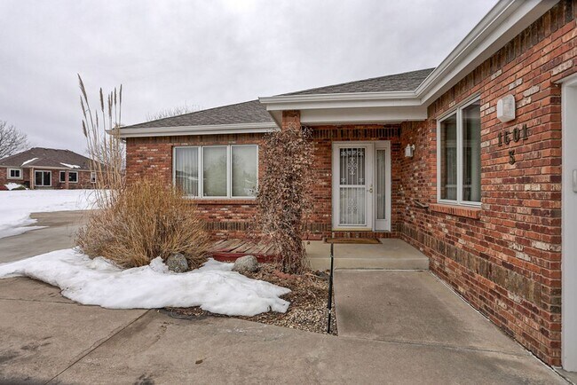 Foto del edificio - 3 Bedroom Brick Ranch in Greeley