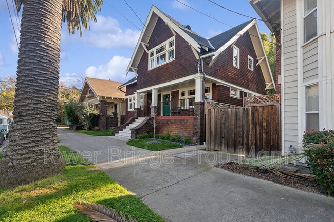 Building Photo - 823 28th St