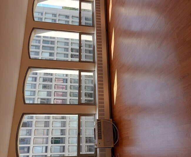 Foto del edificio - 1401 E 55th St