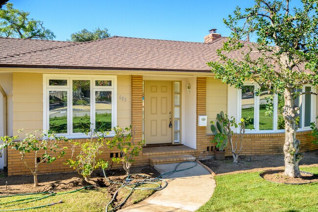 Foto del edificio - 685 Rim Rd