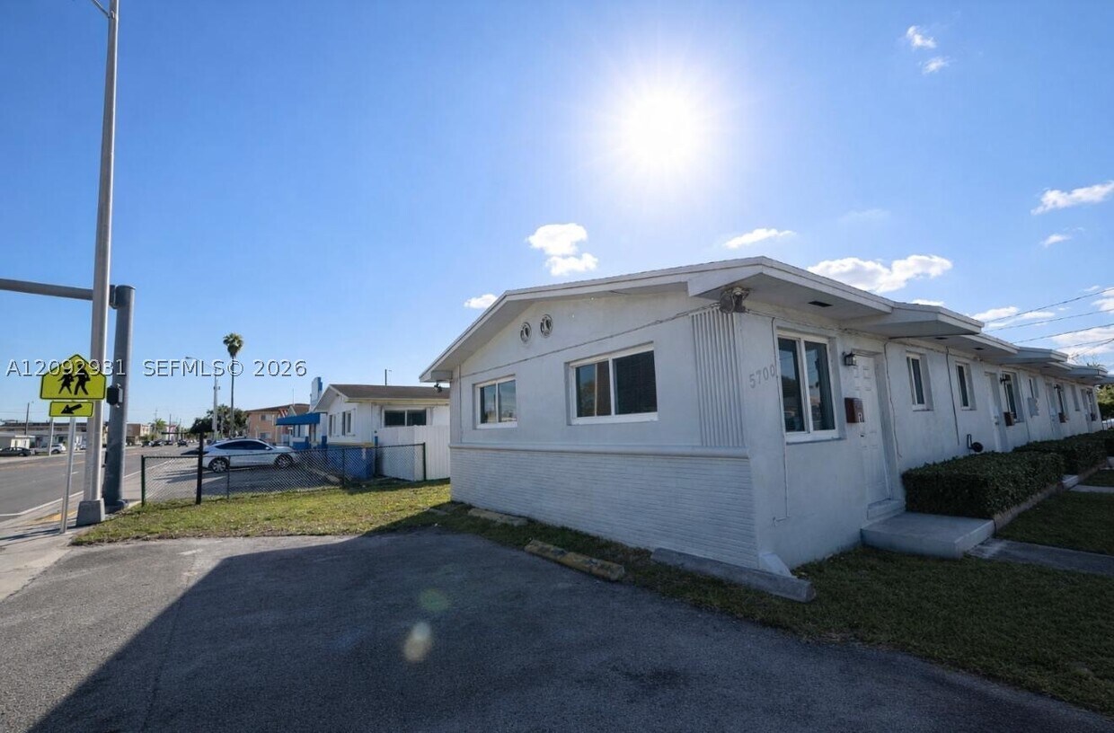 Foto del edificio - 5700 SW 4th St