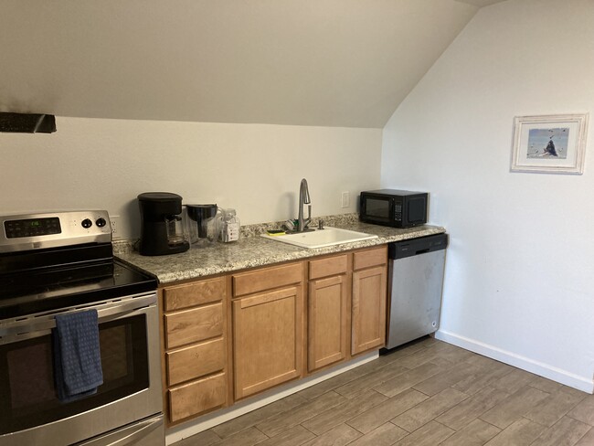 complete kitchen with dishwasher and stove and fridge - 465 W Marine Dr