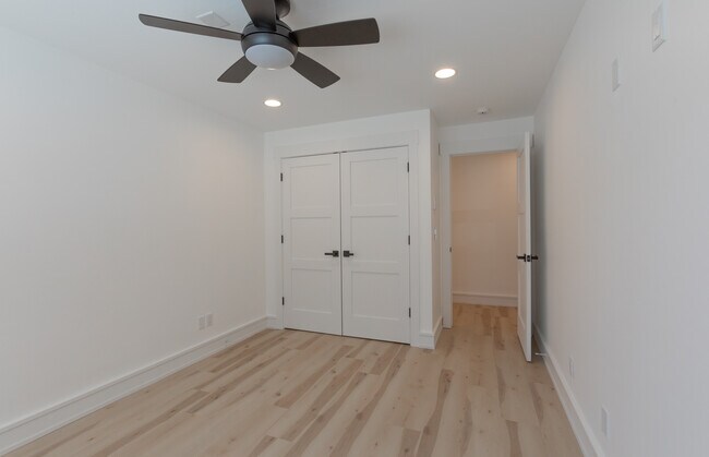 Dormitorio 1 - 245 N Glenwood St