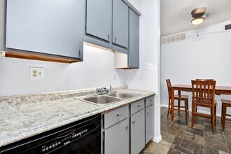 Building Photo - 10053 Westpark Dr