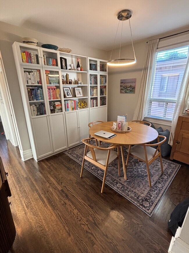 Photo du bâtiment - Beautifully renovated 2 bedroom apartment.