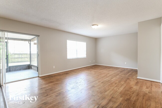 Foto del edificio - 7626 Winging Way Dr