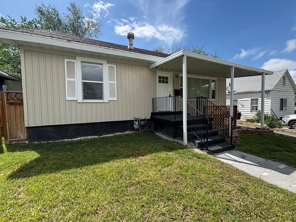 Foto principal - Amazing updated 4 bedroom Magna home is a ...