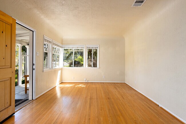 Foto del edificio - 4841 Avoca St