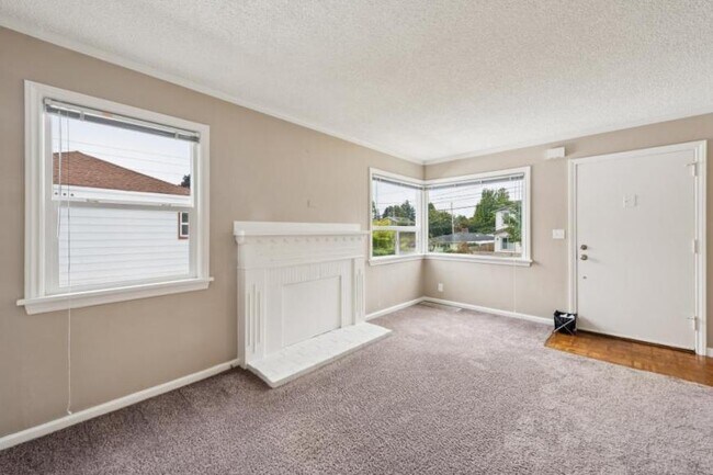 Foto del edificio - 3 bedroom in Seattle WA 98117