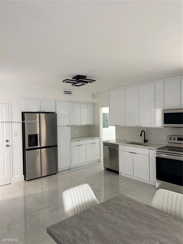 Primary Photo - 2 br, 2.5 bath House - 10185 Collins Ave A...
