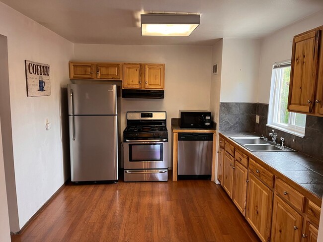 Building Photo - 406 Griffin St