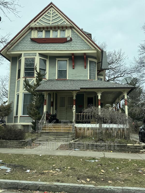 Building Photo - 26 Augustine St