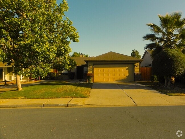 Building Photo - 2137 El Lago Dr