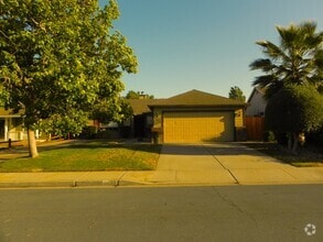 Building Photo - 2137 El Lago Dr