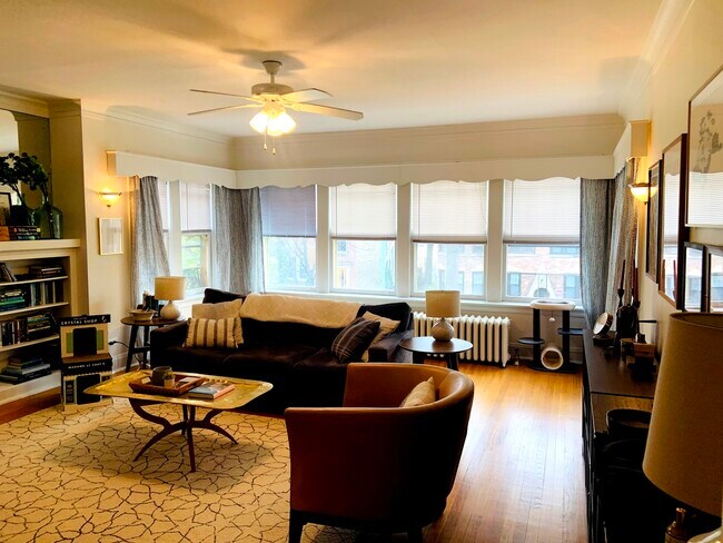 Foto del edificio - 6712 N Maplewood Ave