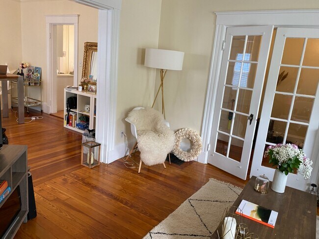 Foto del edificio - 102 Rogers Ave