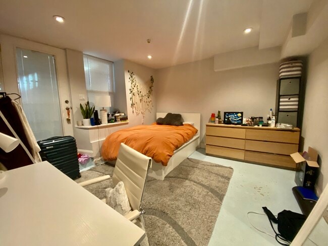 Building Photo - 14 Alleghany St