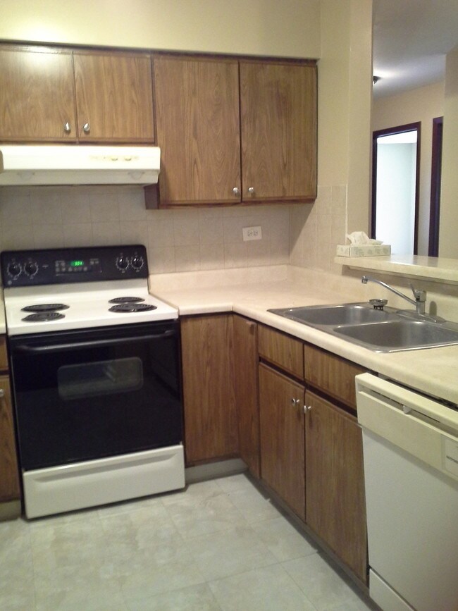 Building Photo - 33715 N Royal Oak Ln