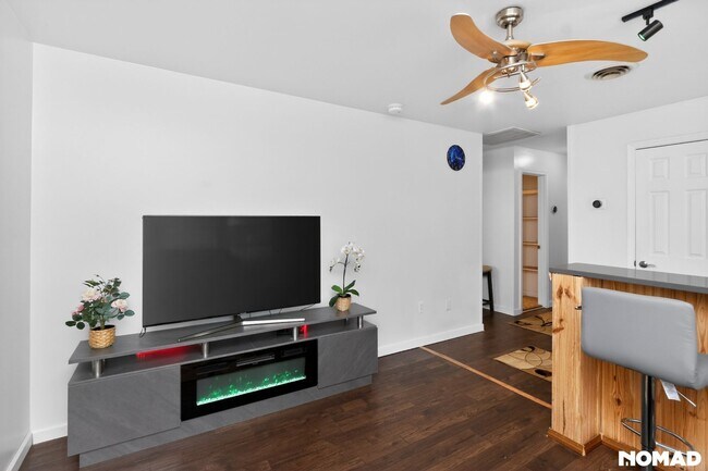 Building Photo - 14714 Edgewater Dr
