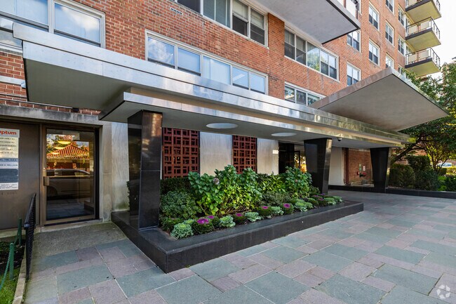 Entrada del edificio - 108-48 70th Rd