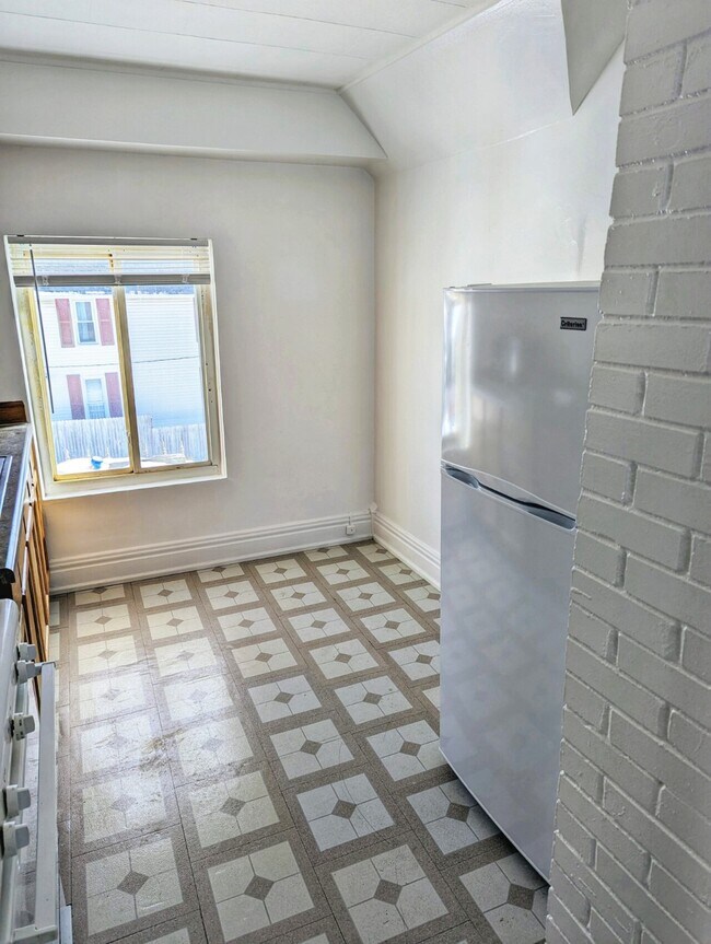 Building Photo - 301 Elm St