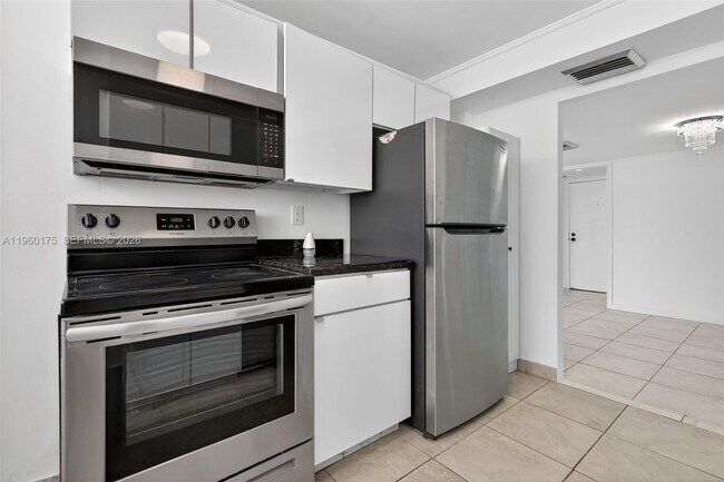 Foto del edificio - 100 Golden Isles Dr