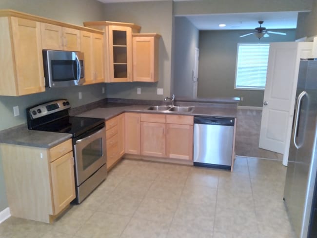 Building Photo - 2120 Cherry Hill Dr