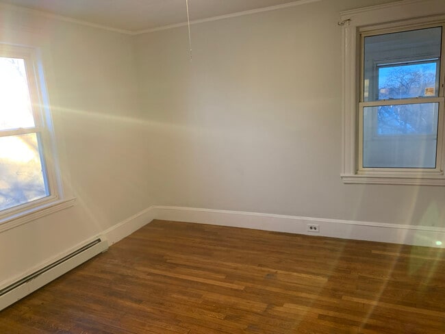 Building Photo - 67 Stanley St