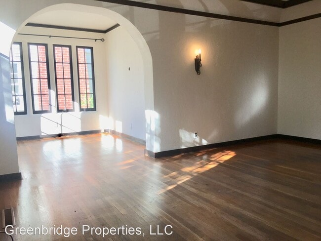 Building Photo - 2 br, 1 bath House - 4225 NE Davis St