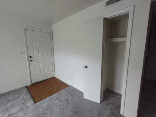 Foto del edificio - 600 Reusens Rd