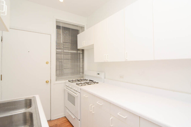 Foto del edificio - 1333 W Addison St