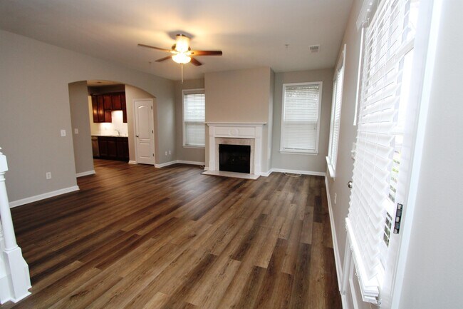 Building Photo - 211 River Green Ave