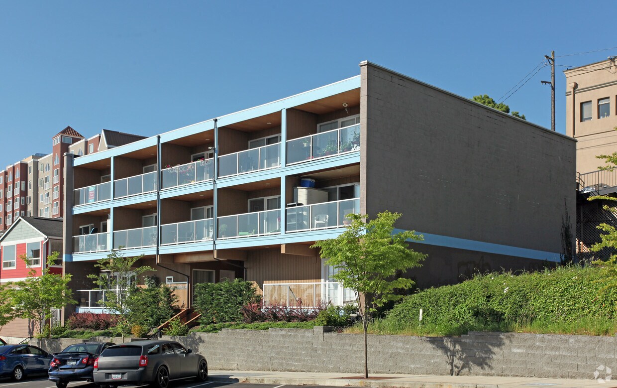 Building Photo - Hallmark Apartments