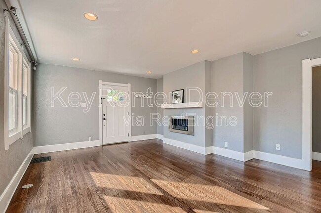 Foto del edificio - 1418 Roslyn St