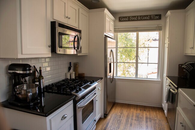 UPDATED KITCHEN - 10830 Lindbrook Dr