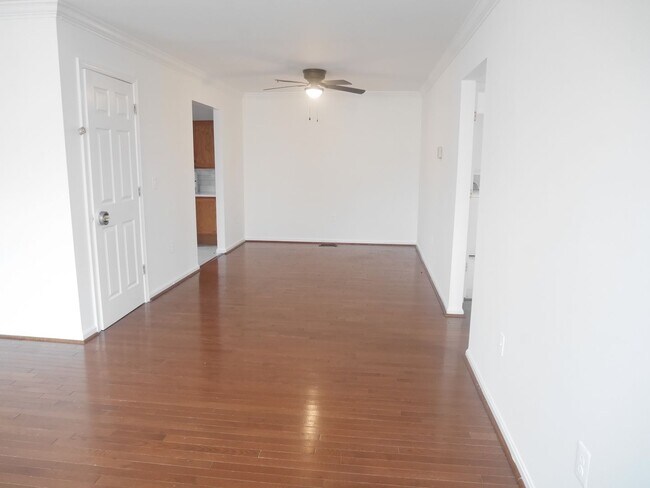 Foto del edificio - Spacious 3 Bedroom End Unit- Baltimore, MD
