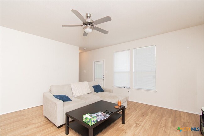 Foto del edificio - 303 Gemini Ln