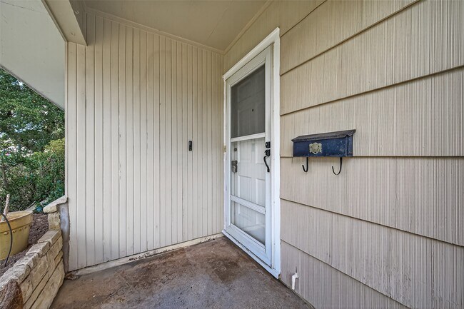 Foto del edificio - 10005 Hazelhurst Dr