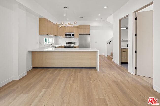 Building Photo - 11012 Hortense St