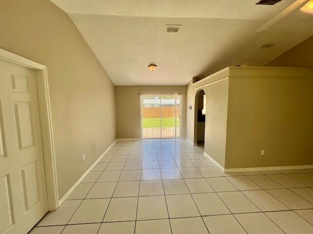 Building Photo - 2342 Queenswood Cir