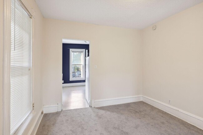 Foto del edificio - 340 16th Avenue Northeast, Unit 2 (Upper L...