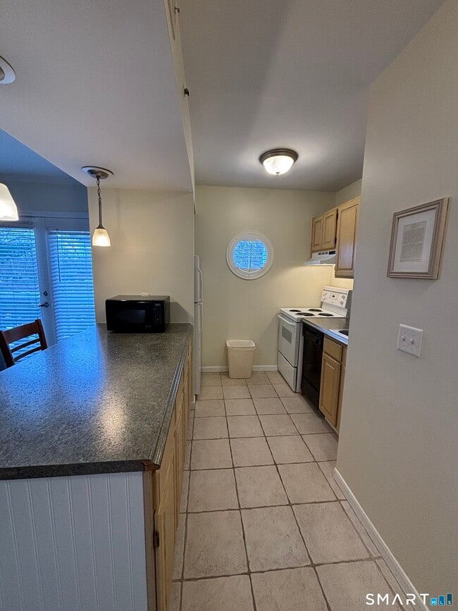 Foto del edificio - 221 Old Pond Ln