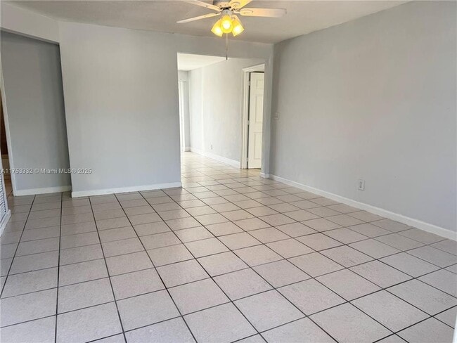 Foto del edificio - 4472 SW 50th St