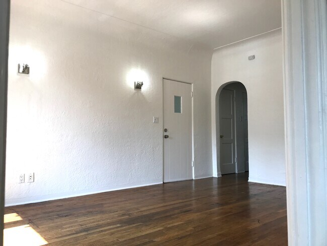Foto del edificio - 235 Crandall St