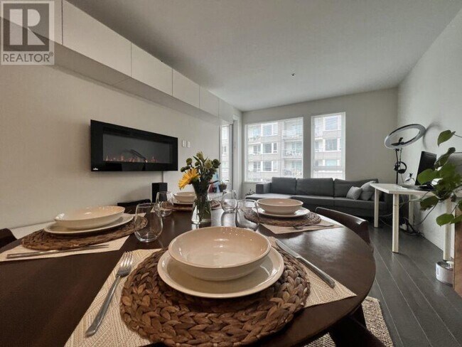 Photo du bâtiment - 255-255 W 1st St