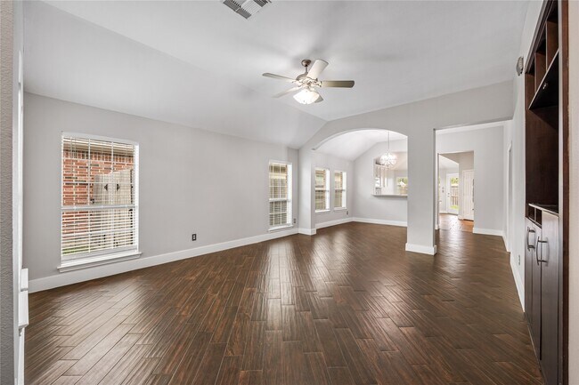 Building Photo - 26114 Lillian Springs