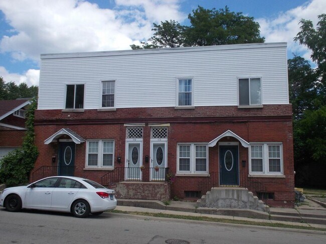 Building Photo - 114 S Chicago Ave
