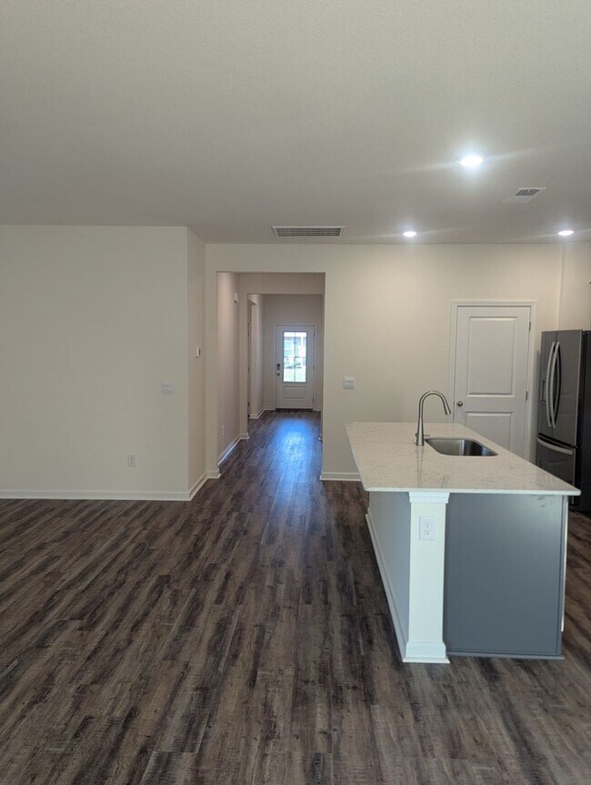 Foto del edificio - Brand new 3 bed/2 bath home with garage
