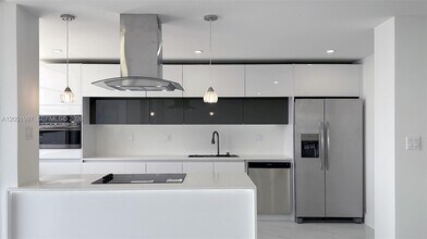 Building Photo - 18061 Biscayne Blvd