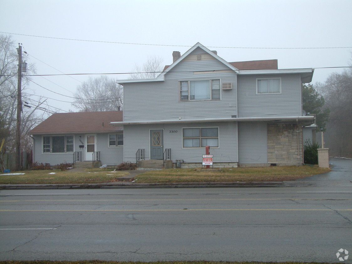 Building Photo - Rustic Lane